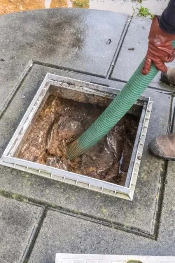 Desazolve de cañerías con equipo eléctrico especializado